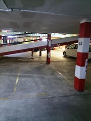 Car parking in Calle Menendez y Pelayo