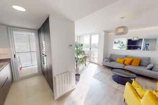 Appartement  Avenida antonio ferrandis actor. Ubicación privilegiada junto a roig arena con garaje y trastero