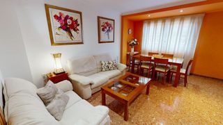 Pis  Avenida tres cruces. Vivienda con 4 habitaciones, amplia y luminosa junto al bulevar