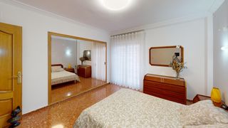 Etagenwohnung  Avenida tres cruces. Vivienda con 4 habitaciones, amplia y luminosa junto al bulevar