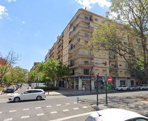 Business premise  Calle calle doctor manuel candela. Estupendo local con fachada a dos calles en dr manuel candela