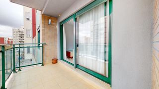 Rent Flat  Calle calle pianista amparo iturbi. Magnifica vivienda de cuatro habitaciones próxima a la estación