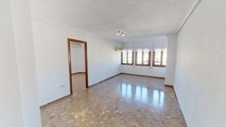 Miete Etagenwohnung  Avenida germanias. Se alquila vivienda en gran via germanias  junto parque central