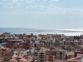 Alquiler Piso  Calle de josé maría haro. Se alquila amplio y luminoso piso con vistas al mar con plaza de