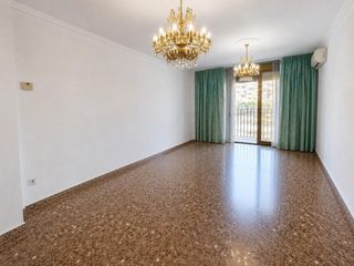 Etagenwohnung in Avenida de Ausiàs March