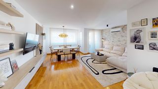 Flat  Calle de profesor ángel lacalle. Amplia y luminosa vivienda actualizada con vistas a jardín resid