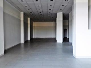 Local commercial  Avenida ronda rebollet. Local de grandes dimensiones en zona de mucho paso
