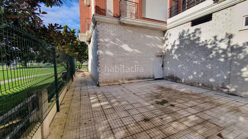 Foto 4e4f9fe2-e376-48d9-bb43-ace60a0f2b1f. Locale commerciale in cueto - avda. doctor diego madrazo 10 in Santander