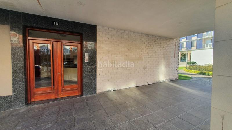 Foto 5a6cdc02-5fc3-4d5b-b75b-275a6a2bd49e. Locale commerciale in cueto - avda. doctor diego madrazo 10 in Santander