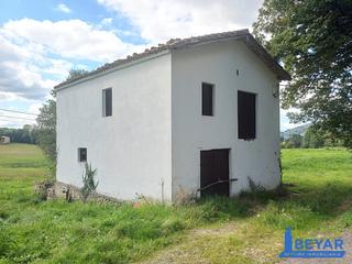 Terreno residencial en Barrio tezanos 1210. Finca a la venta en villacarriedo