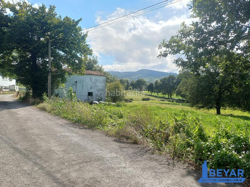 Foto 24ad6ff4-1b24-4477-836e-7c4b399d00c4. Terreno residencial en barrio tezanos 1210 finca a la venta en Villacarriedo