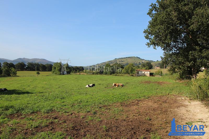 Foto 285df432-4409-487c-9ba2-a79b75649fe4. Terreno residencial en barrio tezanos 1210 finca a la venta en Villacarriedo