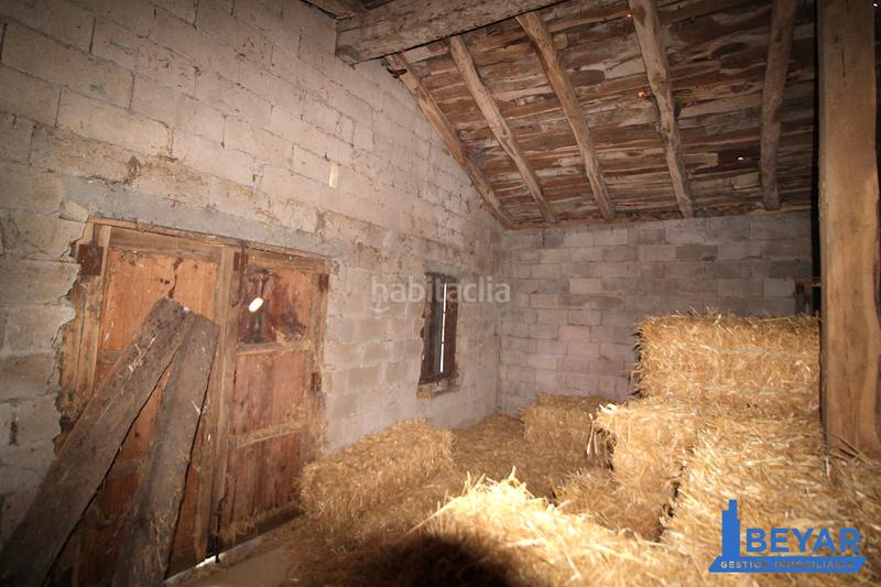 Foto 60057734-86ef-4e52-a572-b9c442e8f48a. Terreno residencial en barrio tezanos 1210 finca a la venta en Villacarriedo