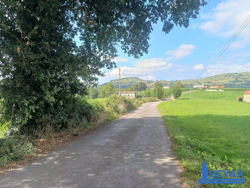 Foto a35e8f29-2806-452c-997a-9fc3c28f1431. Terreno residencial en barrio tezanos 1210 finca a la venta en Villacarriedo