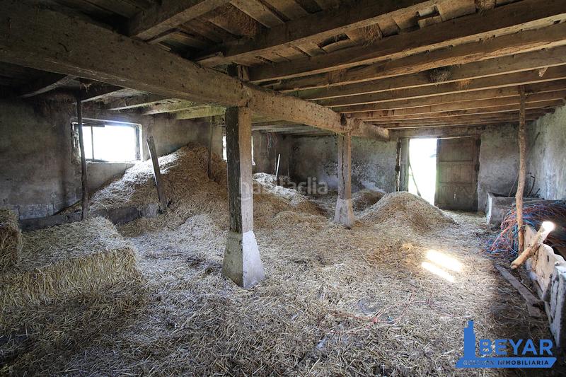 Foto fa422220-b49f-4a27-a964-cd75f6e29569. Terreno residencial en barrio tezanos 1210 finca a la venta en Villacarriedo