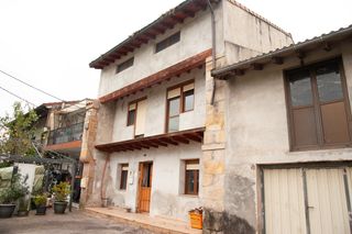 Casa adossada  Sobarzo - ds sobarzo-candia 6. Que por qué es tan barata? porque hay que terminarla. eso sí, so