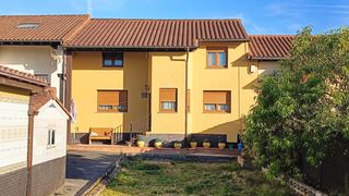 Casa adossada  El astillero - cl tomas maza solano 46. Casa en venta en el astillero