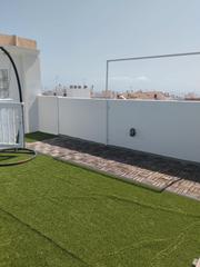 Appartement à Calle isla de la gomera 60. Venta de vivienda con 3 habitaciones y terraza privada en barrio