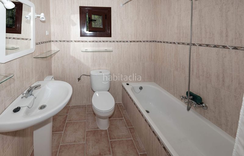 Foto cb7ca915-f89d-4c22-a203-6dd330892f44. Casa amb aparcament a Centro Alhaurín de la Torre