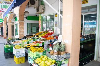 Traspàs Local Comercial a Arroyo de la Miel. Excelente oportunidad de traspaso de verduleria en pleno funcion
