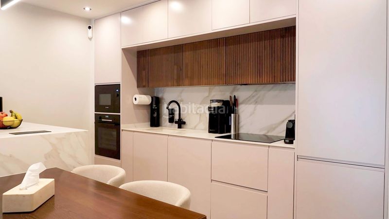 Foto 287b8e8e-2a13-46d9-a20b-4d5dc905cac6. Apartament amb aparcament piscina a Nueva Andalucía centro Marbella