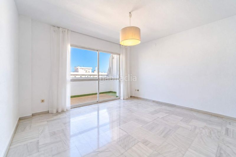 Foto e7dffa8f-14a5-4d34-81d8-c3f056948b20. Apartament amb piscina a Centro ciudad Fuengirola