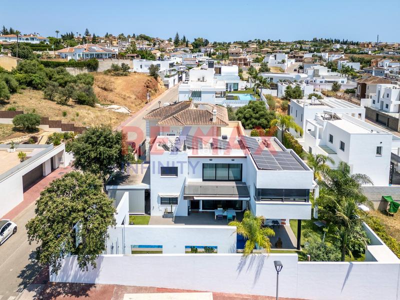 Foto 5cb88472-c5c3-4dce-9ed6-540bccf57778. Chalet con parcheggio in campo de Mijas Mijas