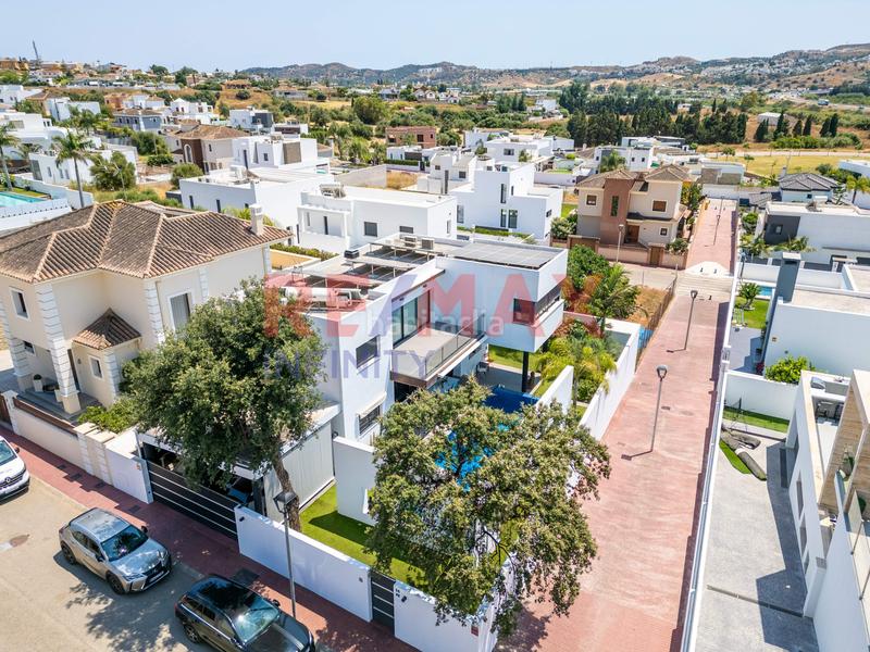 Foto 918b24e0-811a-418e-8824-3fecc57c4942. Chalet con parcheggio in campo de Mijas Mijas