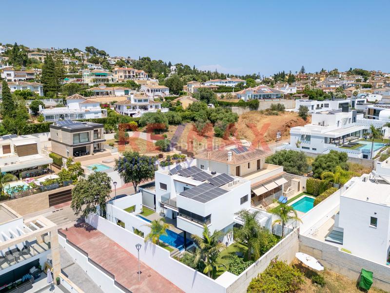 Foto f683adc7-96ad-4a1d-b711-ef6f8b4a673e. Chalet con parcheggio in campo de Mijas Mijas
