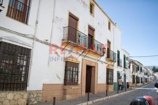 Maison à Calle san francisco de asis 9. Gran casa señorial con patio andaluz en el barrio de san francis