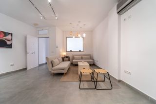 Local Comercial en Calle jacinto benavente 5. Local reformado en el centro de marbella con posibilidad de camb