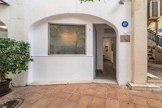 Business premise in Calle jacinto benavente 5. Local reformado en el centro de marbella con posibilidad de camb