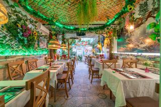 Lloguer Local Comercial a La Carihuela - Los Nidos. Se traspasa restaurante pizzeria en auge y funcionando, en torre