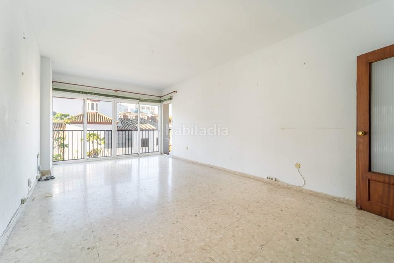 Foto fc2f0f53-6408-4218-b5e2-8e6ecd13b3f2. Pis a avenida constitucion 16 a Puerto Deportivo Fuengirola
