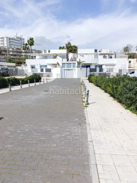 Foto eff78d47-716f-48e1-bde9-293cb0ac7050. Aparcament cotxe a Playamar - Benyamina Torremolinos