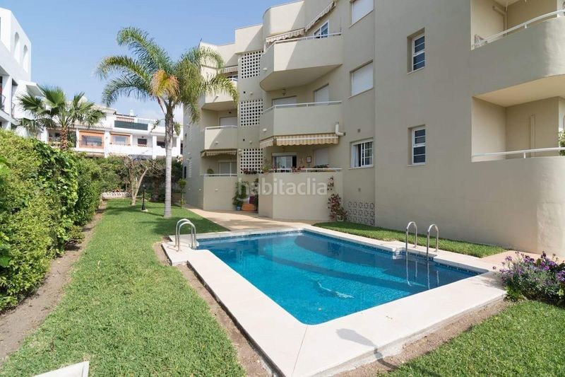 Foto 1fee766c-b259-46e9-9566-e0daa0dd8f90. Àtic amb aparcament piscina a Montemar Torremolinos