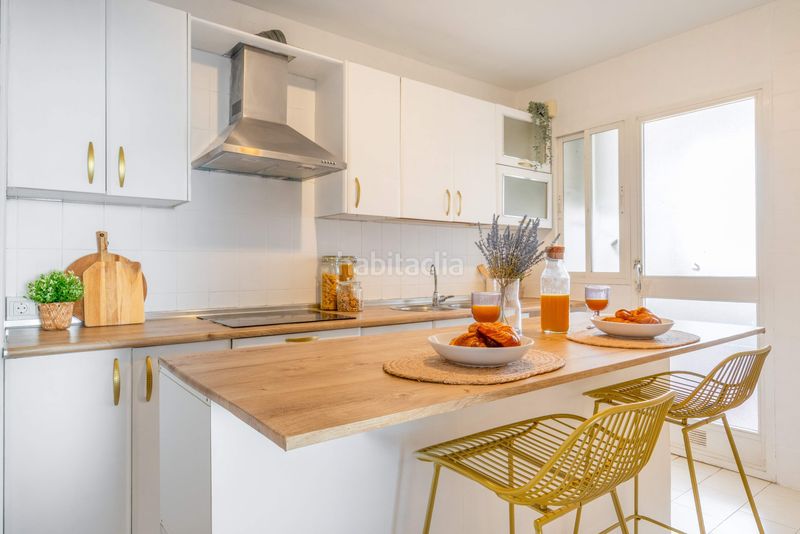 Foto 4afde7f4-bc1f-467d-b57d-638505735a60. Pis amb piscina a Centro ciudad Fuengirola