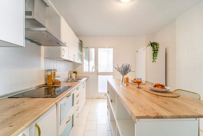 Foto 691f427d-21de-49e4-b640-58e6942bb73b. Pis amb piscina a Centro ciudad Fuengirola