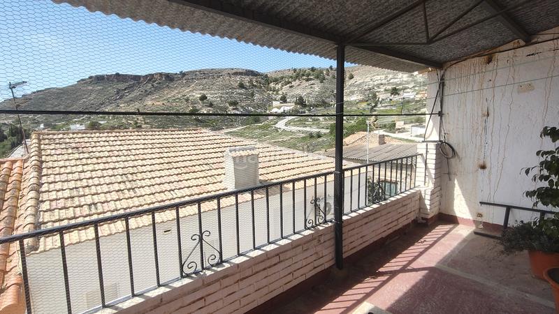 Foto 6a7789ca-e8d6-43f2-9852-ed7a1a2421f7. Casa en calle cataluña 139 casa con terraza en Baza