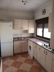 Casa a Callejón matadero 1. Casa con 1 piso y un apartamento