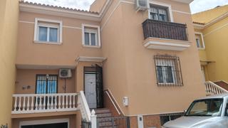 Xalet a Calle del obispo de las navas 9. Casa con semisotano