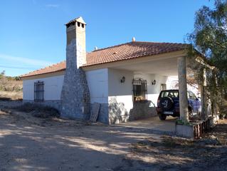 Xalet a N/a. Chalet con olivos