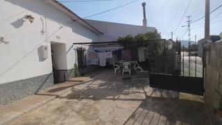 Xalet  Barrio la alqueria. Cueva con patio