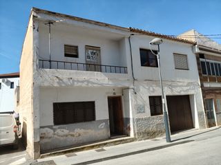 Casa  Calle ángel. Casa con paatio y cochera