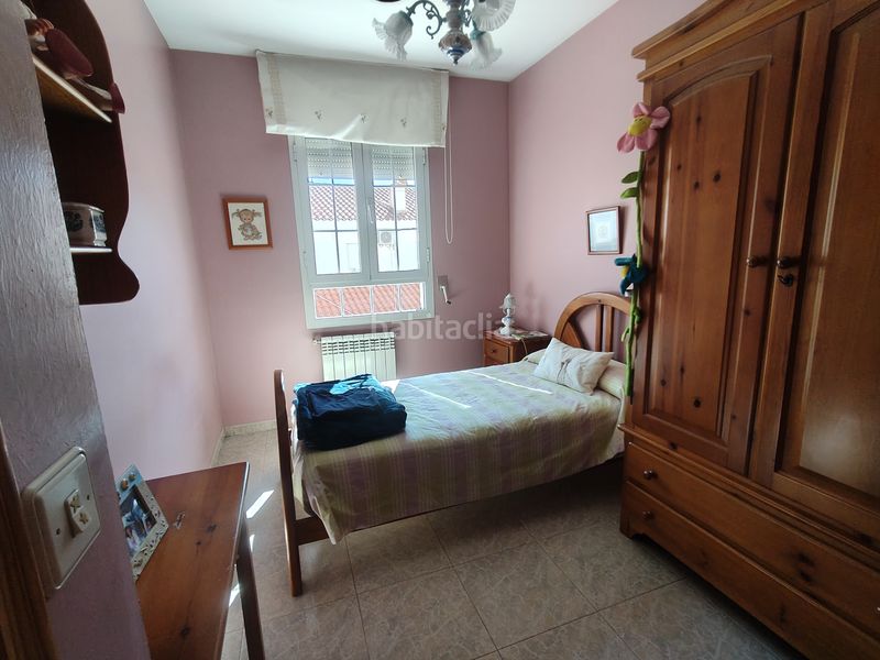 Foto 25d3c016-3983-42f6-b0a9-76f4be06a4af. Chalet casa con semisotano centrica en Baza