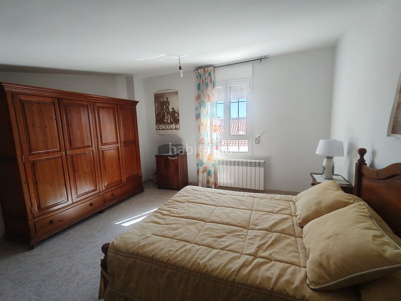 Foto 2bf2106e-7c04-4389-a797-3210ff720ae0. Chalet casa con semisotano centrica en Baza