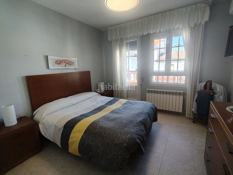 Foto 5e97aa7e-5d49-4f92-9a6b-3bbbc2e53c5e. Chalet casa con semisotano centrica en Baza