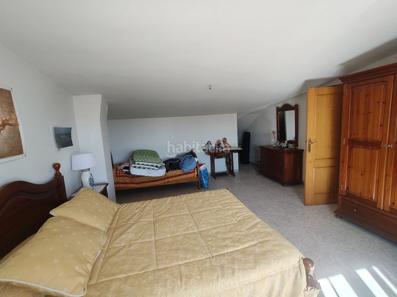 Foto 6303c93b-3b4d-48fe-a3e1-437560a04835. Chalet casa con semisotano centrica en Baza