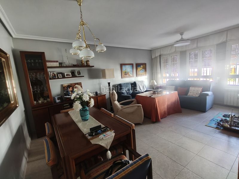 Foto 9038dafd-6545-426e-9e6e-a7c3adf2532e. Chalet casa con semisotano centrica en Baza