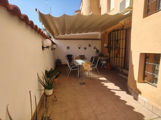 Chalet  Carretera ronda. Casa con semisotano centrica